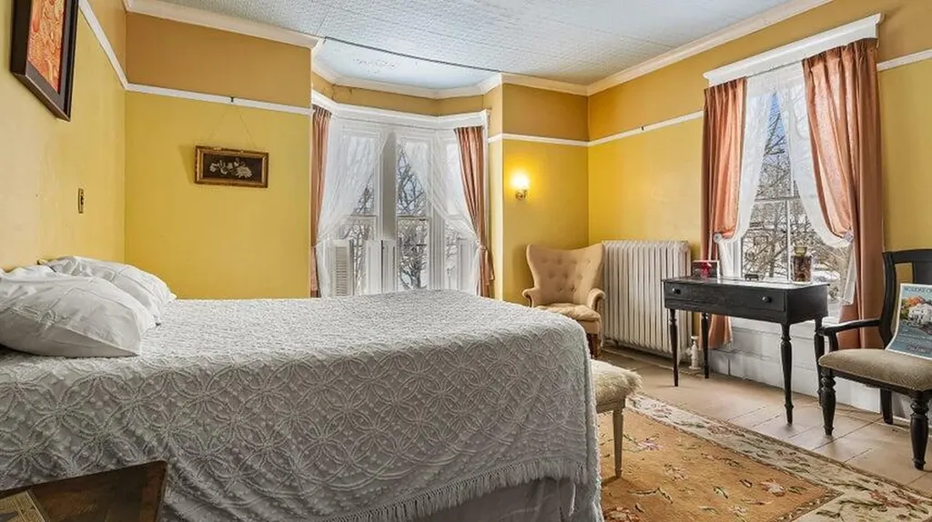 859 W Main Street Dover-foxcroft ME 04426