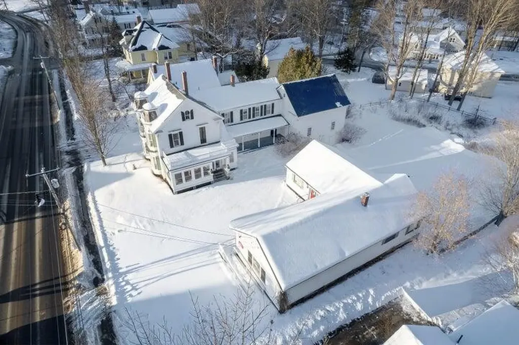 859 W Main Street Dover-foxcroft ME 04426