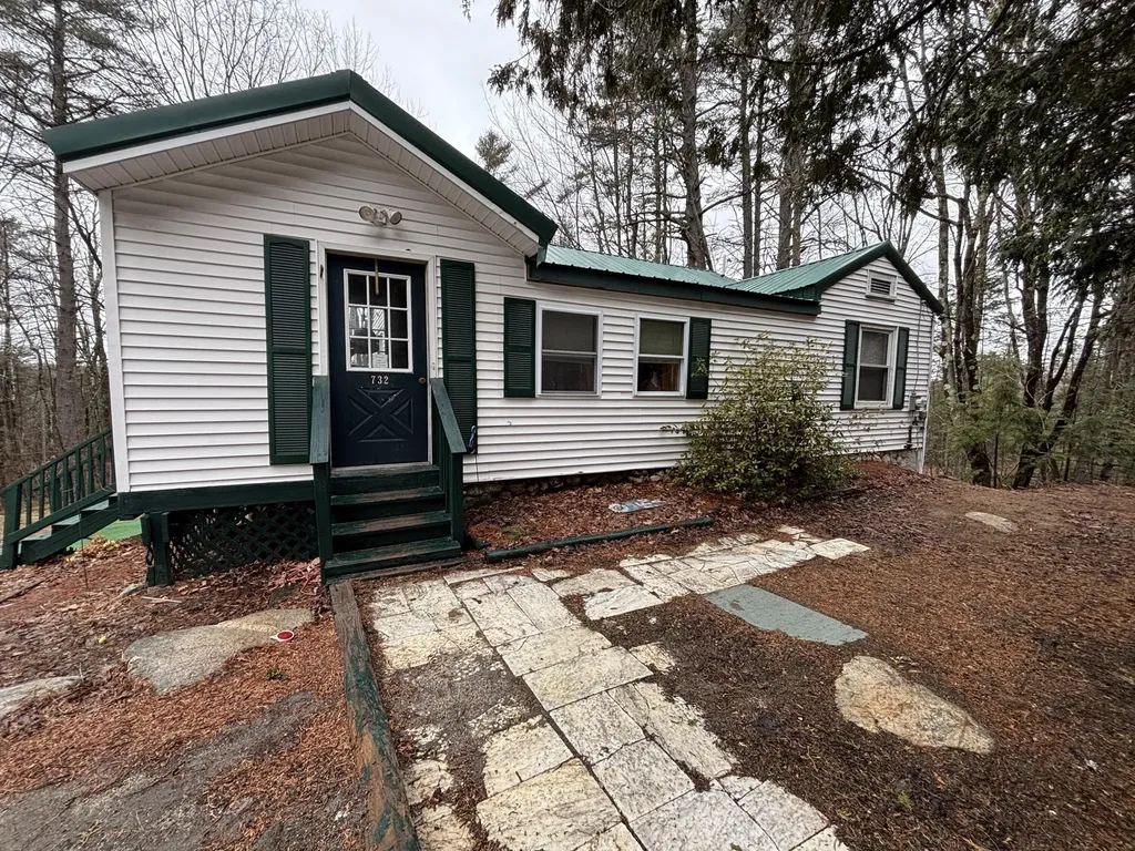 732 Roosevelt Trail Casco ME 04015