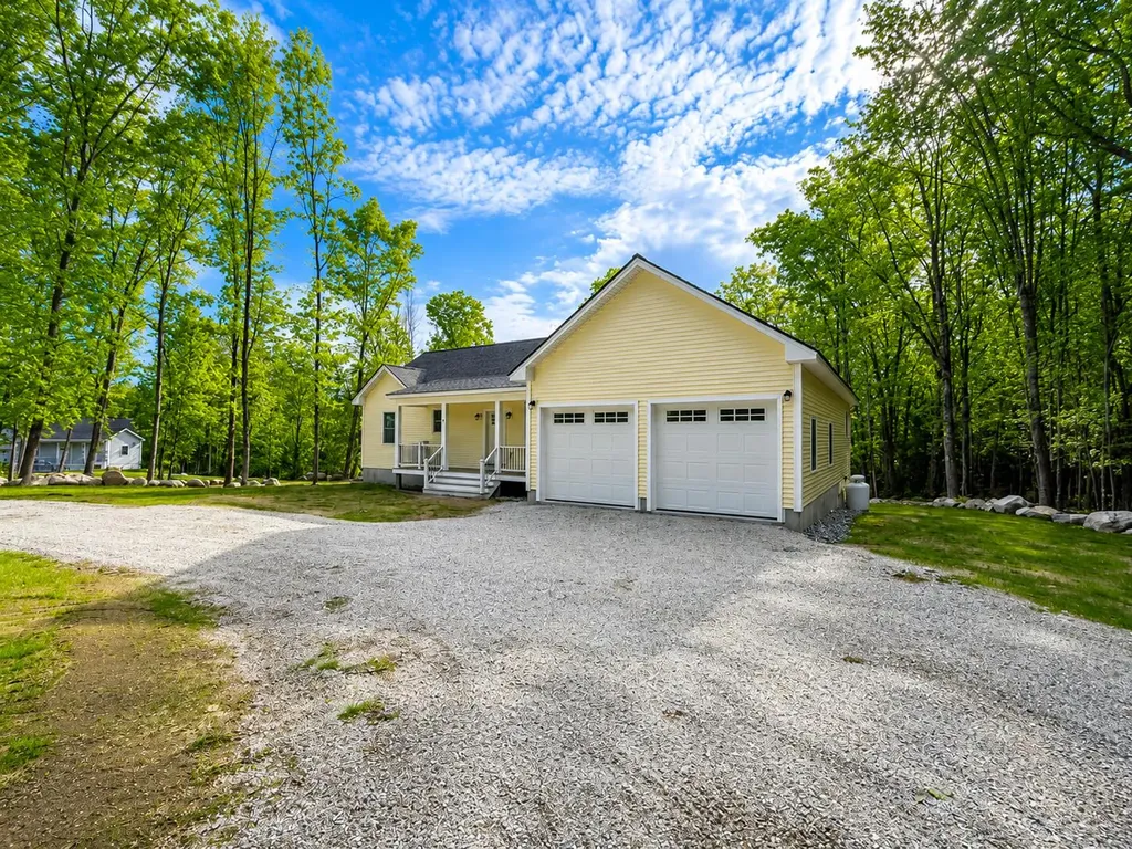 9 Evelyn's Way Hollis ME 04042