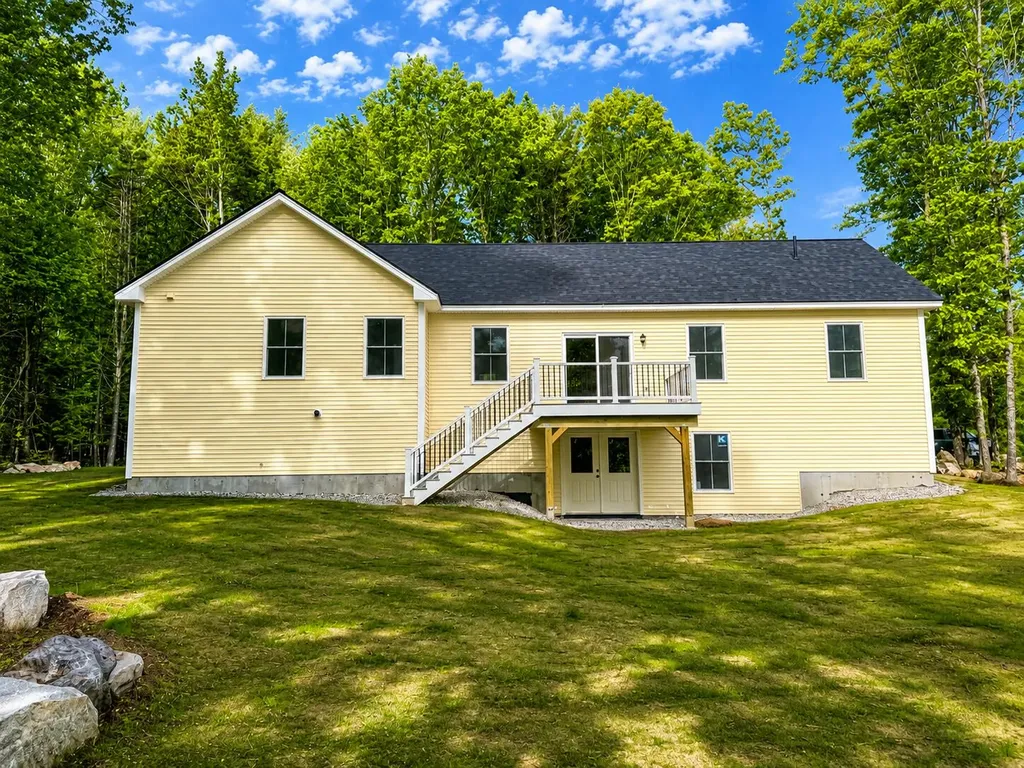 9 Evelyn's Way Hollis ME 04042
