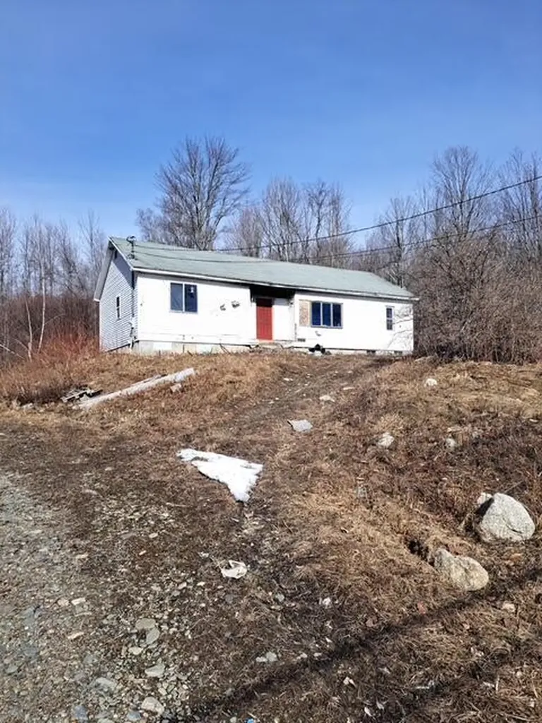 527 Canaan Road Hartland ME 04943