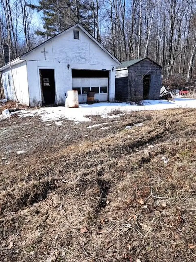 527 Canaan Road Hartland ME 04943