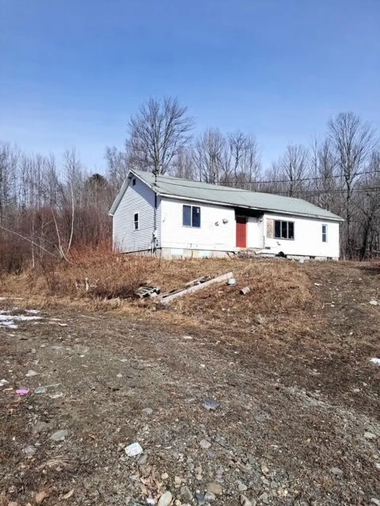 527 Canaan Road Hartland ME 04943