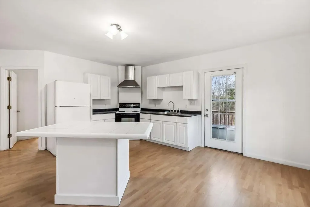 24 Memory Lane Arundel ME 04046
