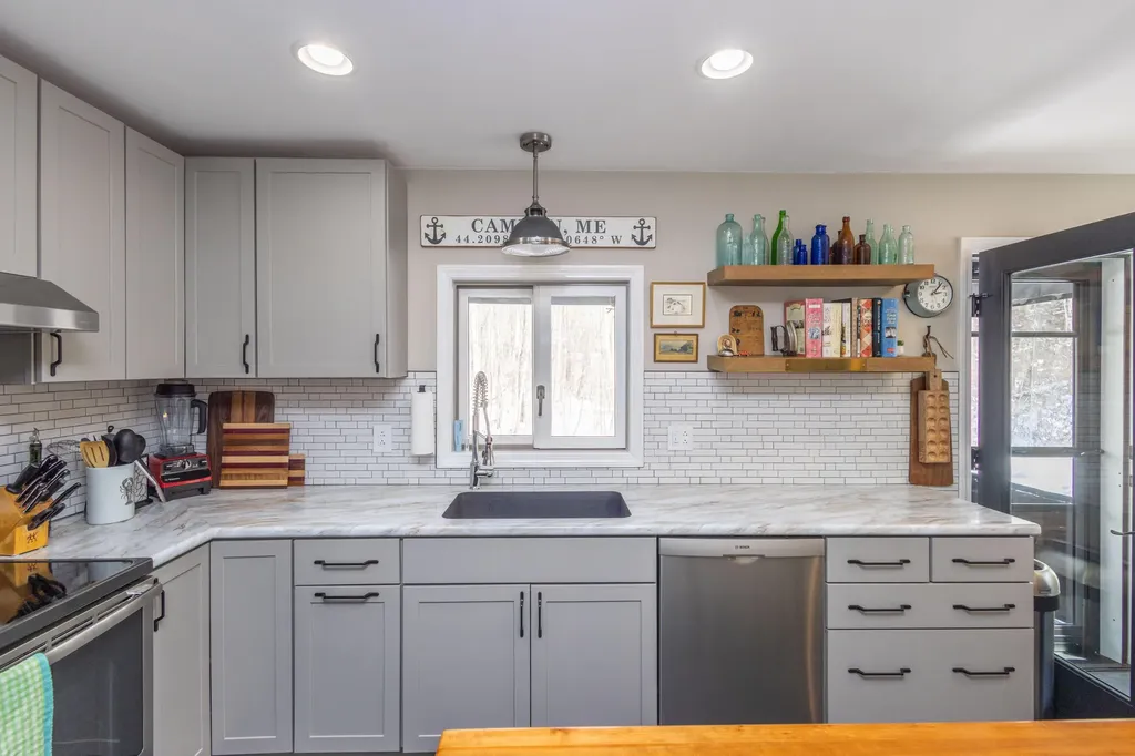 17 William Glen Drive Camden ME 04843