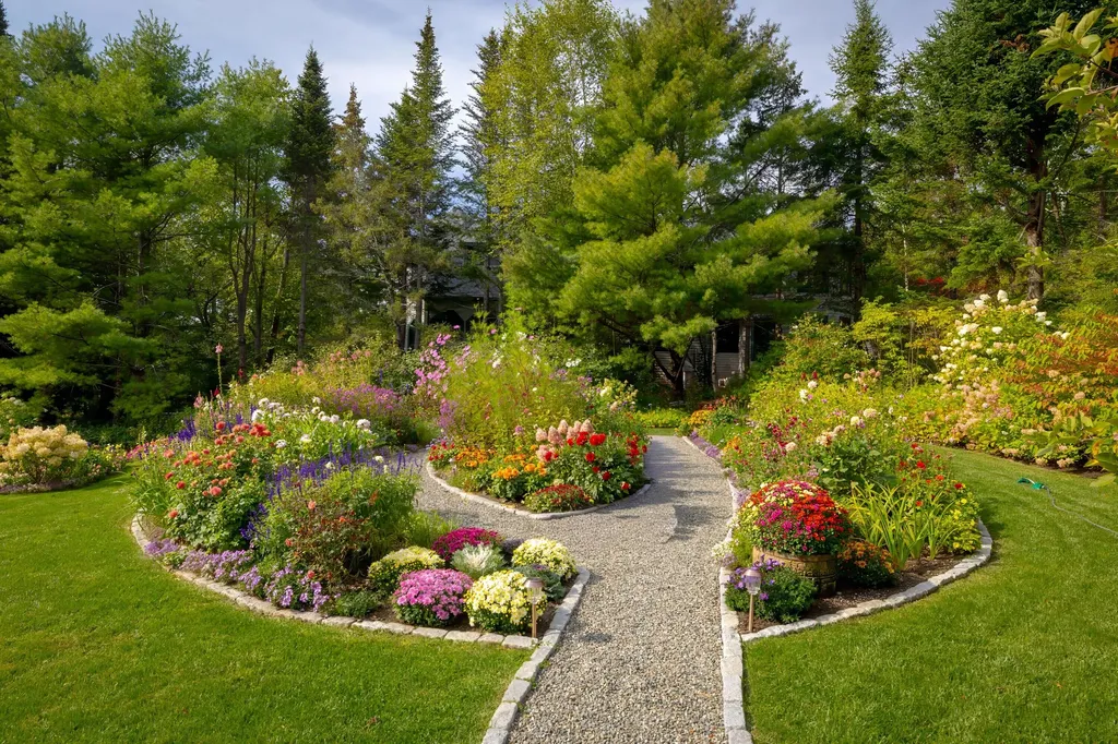 28 Harborside Road, Northeast Harbor Mount Desert ME 04662