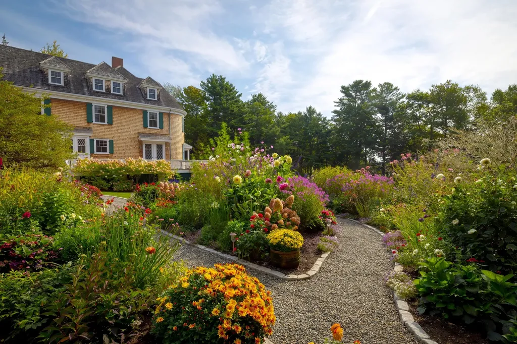 28 Harborside Road, Northeast Harbor Mount Desert ME 04662
