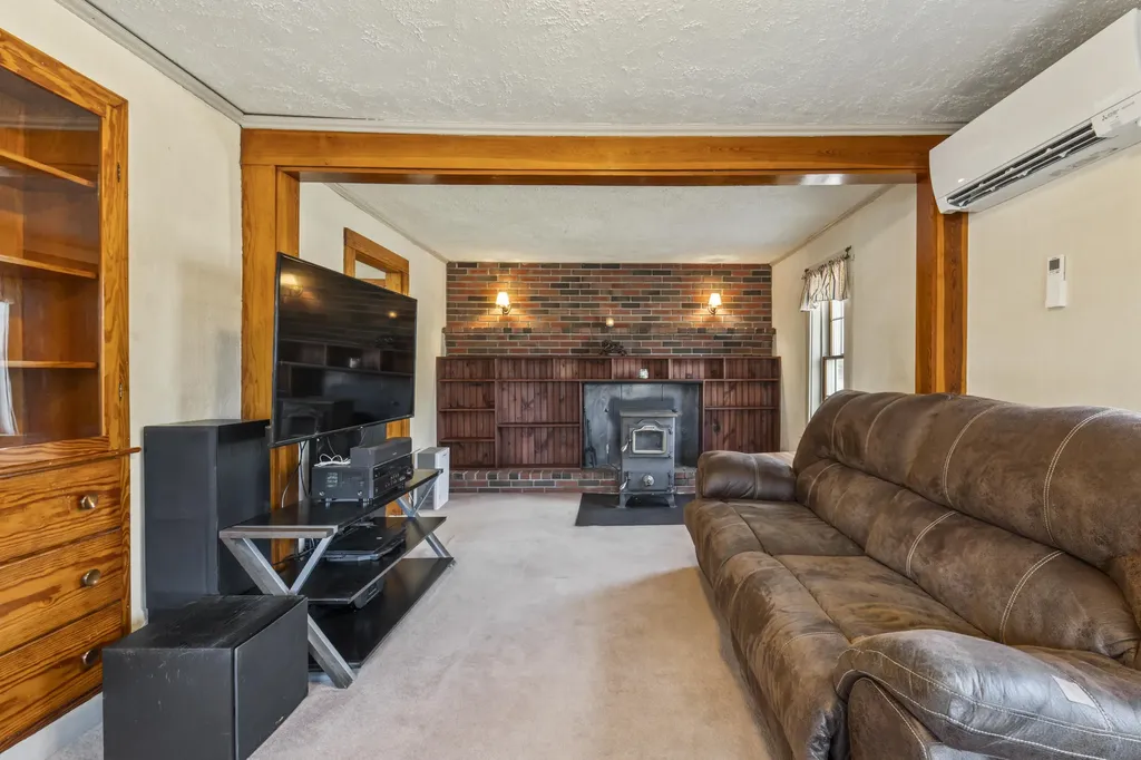 341 East Road Wales ME 04280