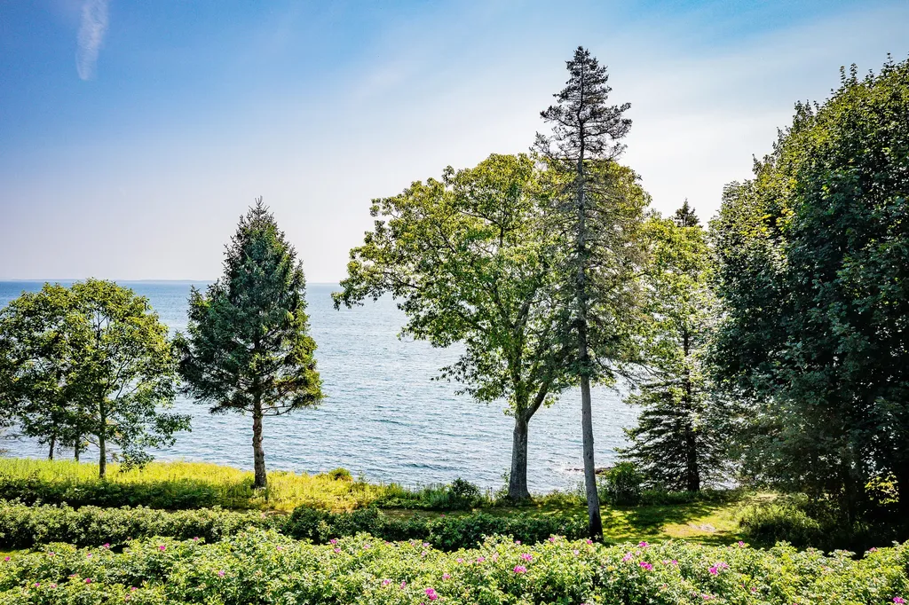 30 Eastward Rockport ME 04856