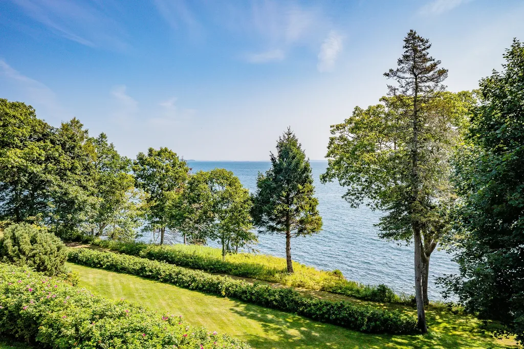 30 Eastward Rockport ME 04856