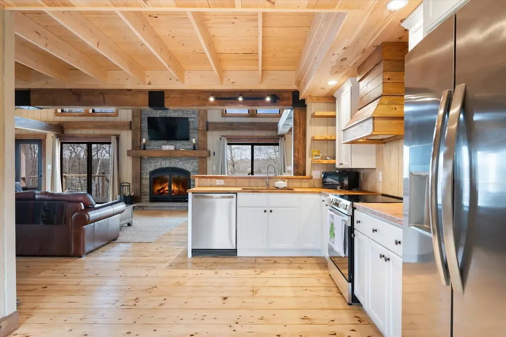 17 Hopkins Lane Verona Island ME 04416