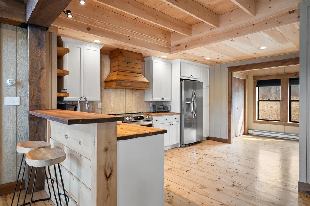 17 Hopkins Lane Verona Island ME 04416