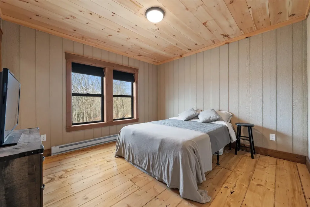 17 Hopkins Lane Verona Island ME 04416