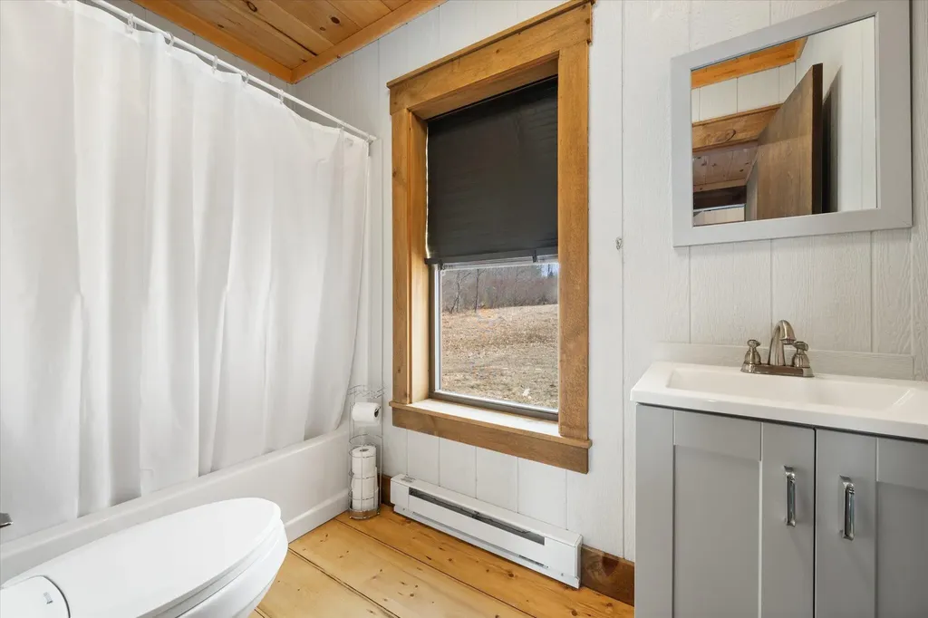 17 Hopkins Lane Verona Island ME 04416