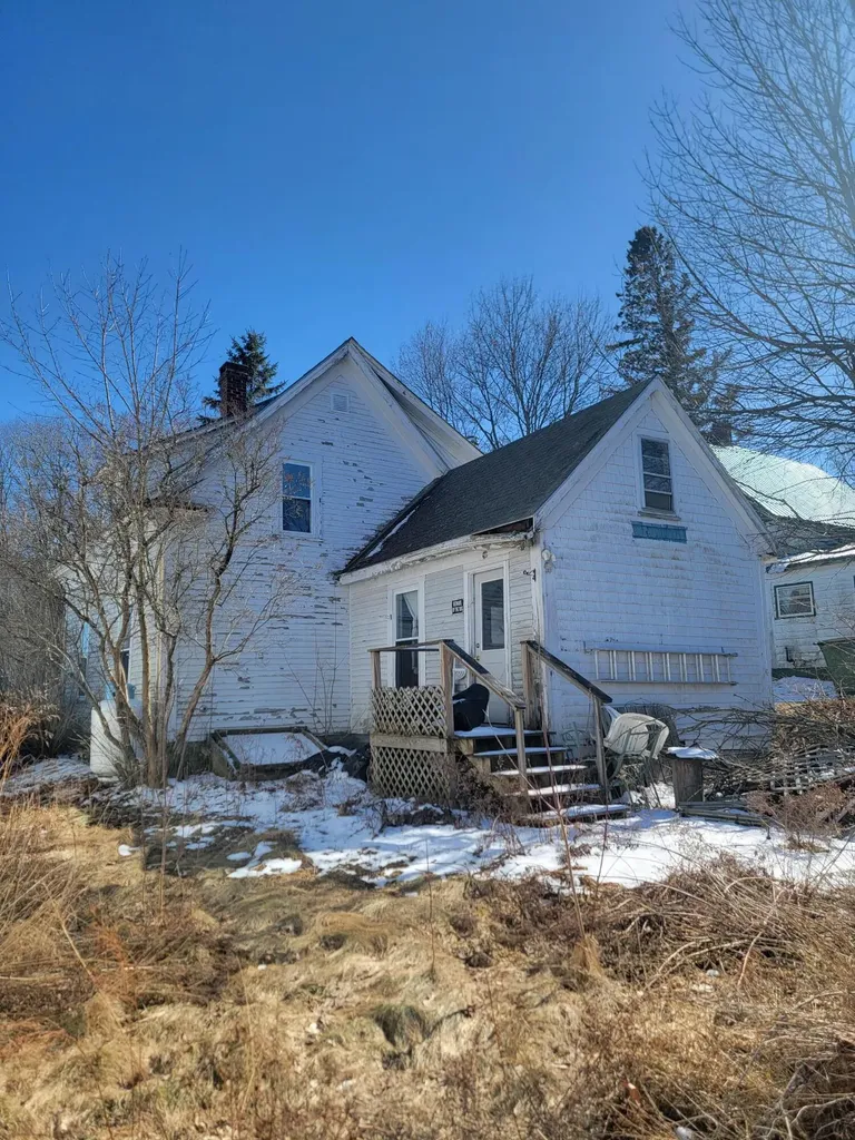 127 Union Street Calais ME 04619