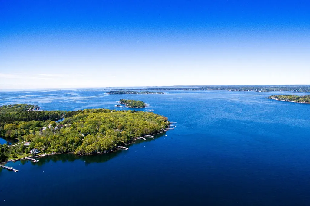 7 Flint Lane Boothbay ME 04544