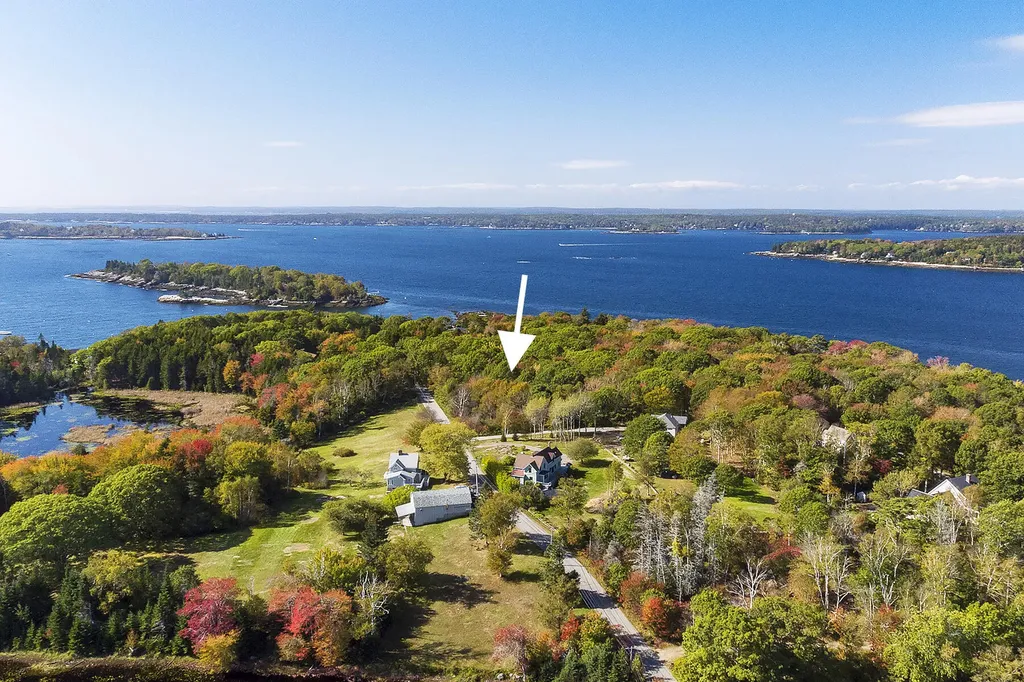 7 Flint Lane Boothbay ME 04544