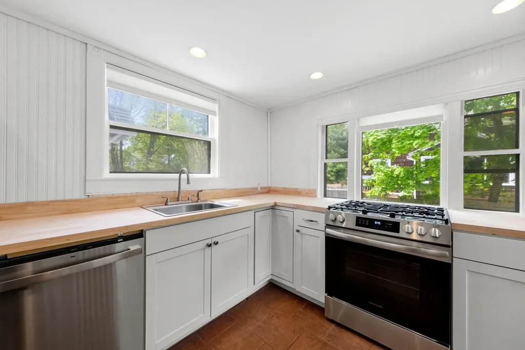 20 Chestnut Street Rockland ME 04841