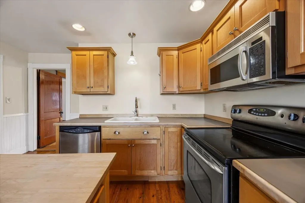 147 Cleaves Street Biddeford ME 04005