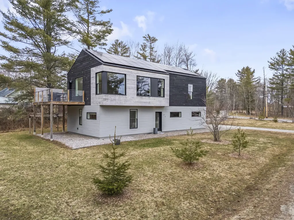 1 Cairn Hill Road Bowdoinham ME 04008