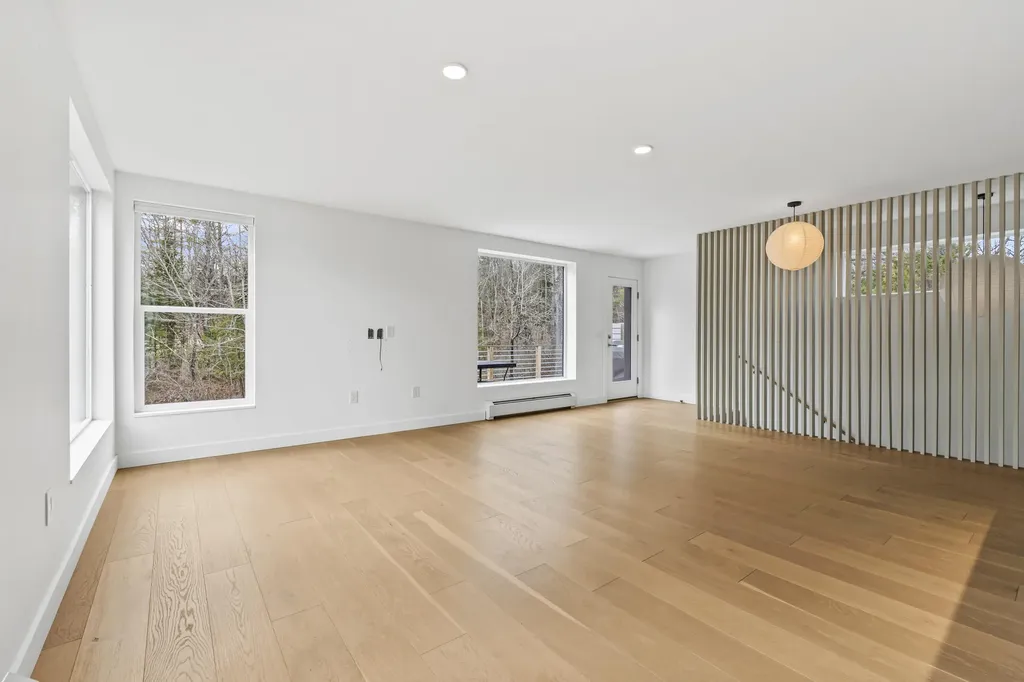1 Cairn Hill Road Bowdoinham ME 04008
