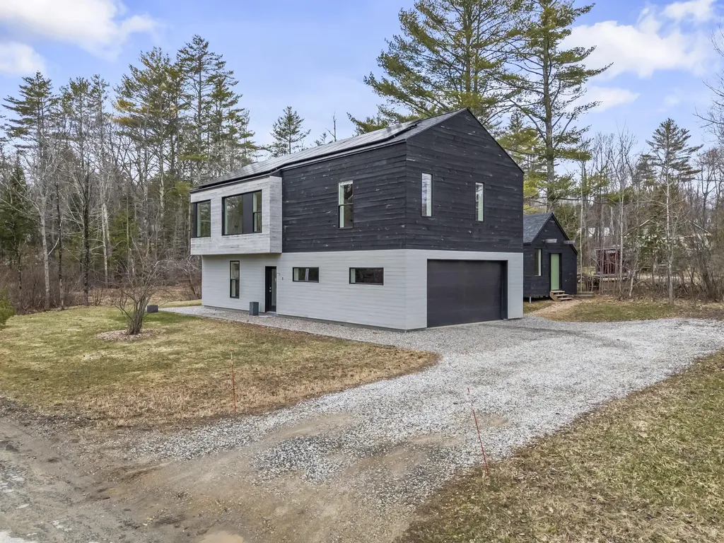 1 Cairn Hill Road Bowdoinham ME 04008