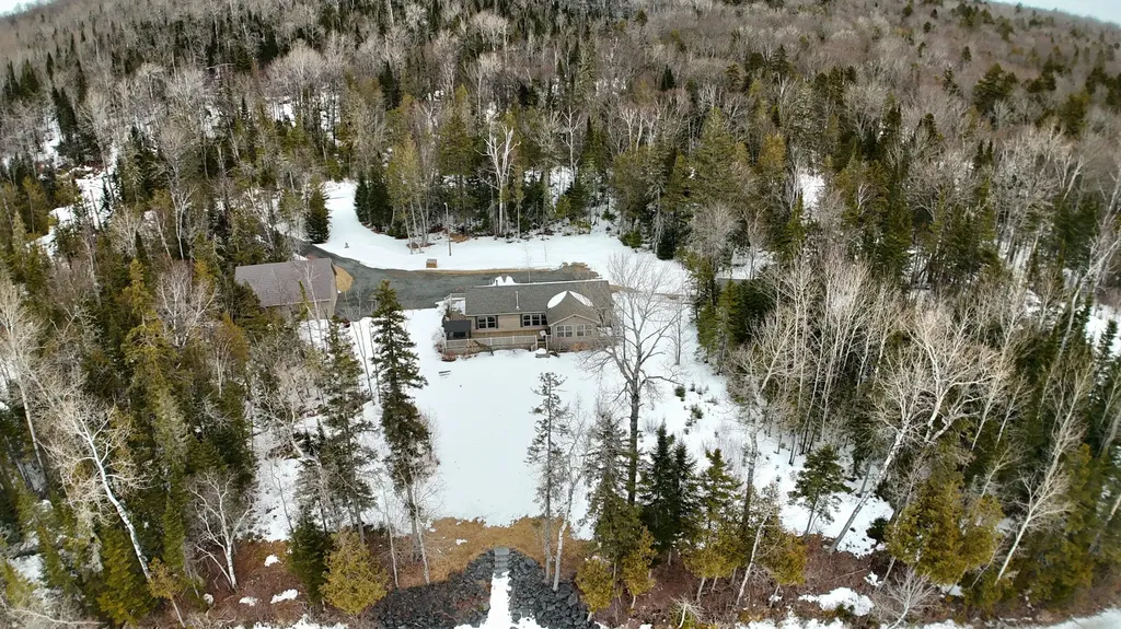 530 East Van Buren Cove Road T17 R3 Wels ME 04785