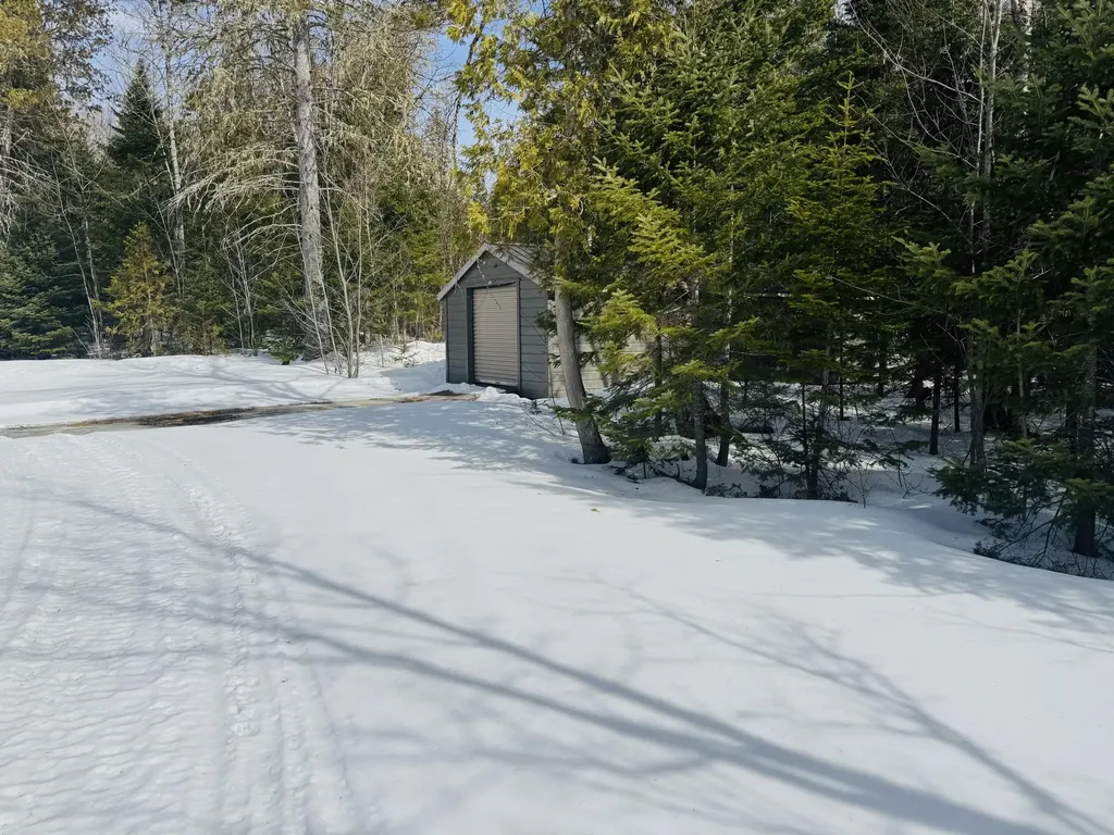 530 East Van Buren Cove Road T17 R3 Wels ME 04785
