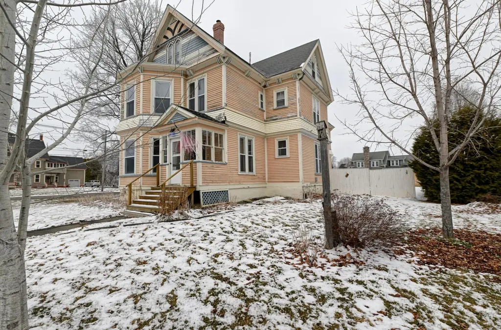 34 Pleasant Street Houlton ME 04730