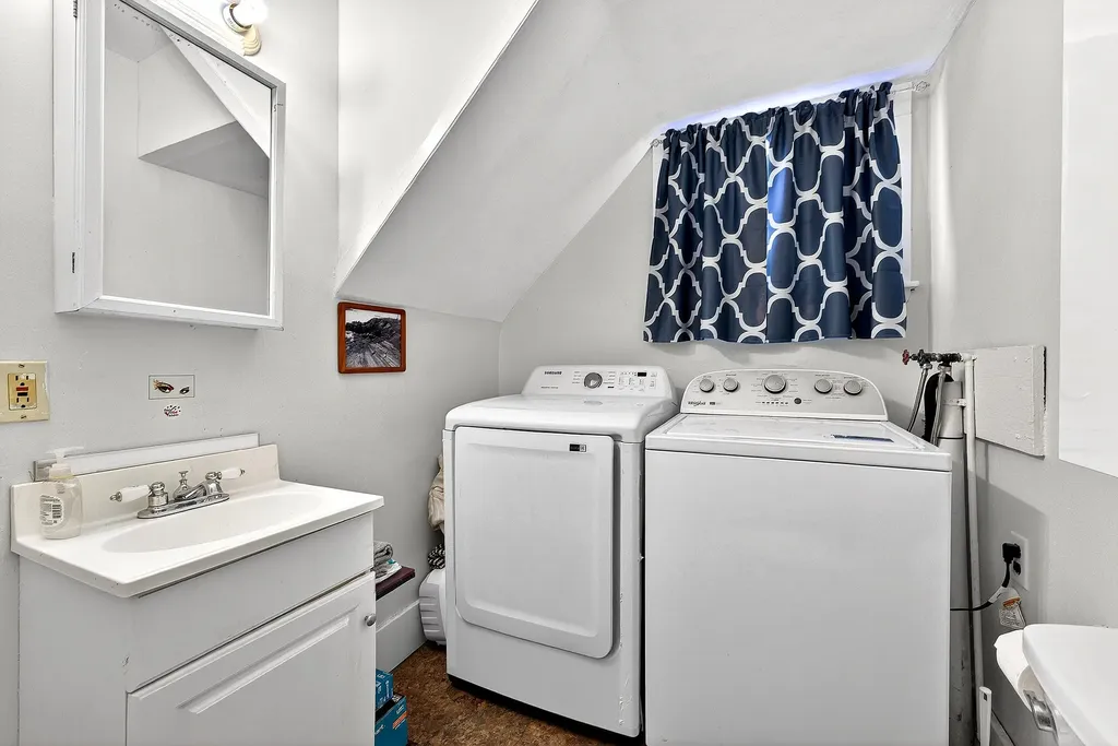 192 Brunswick Avenue Gardiner ME 04345