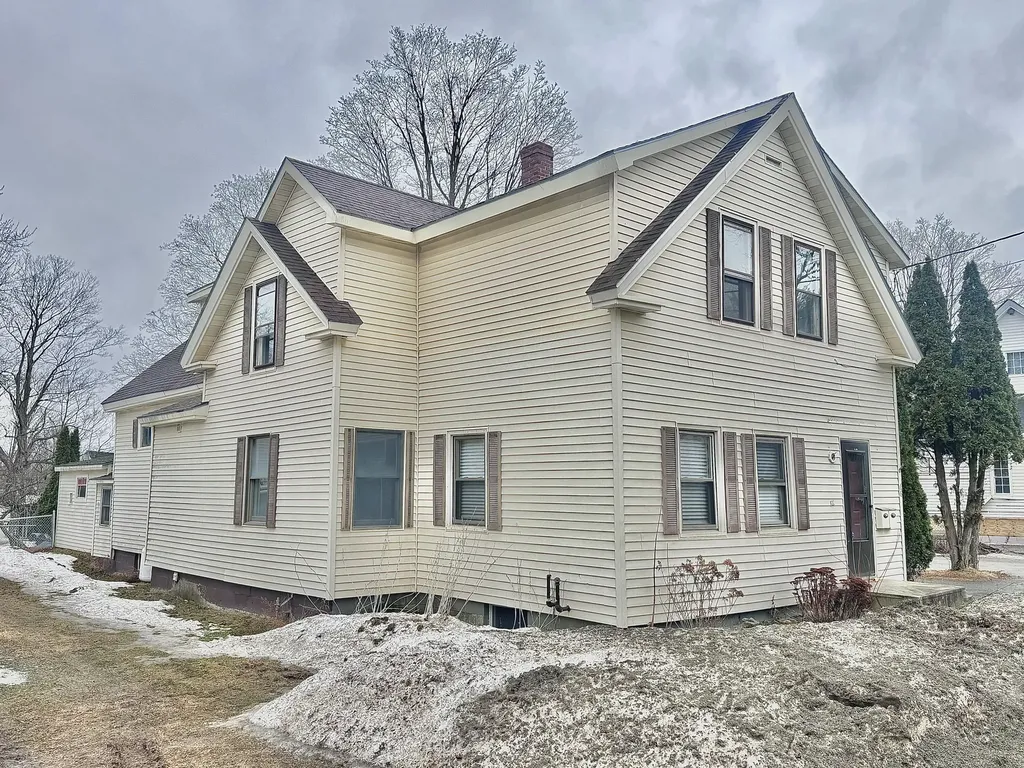 68 High Street Fairfield ME 04937