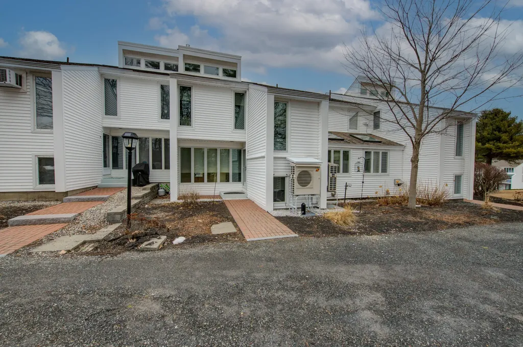19 Goodridge Drive Naples ME 04055