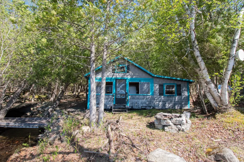 15 Farrar Drive Dover-foxcroft ME 04426
