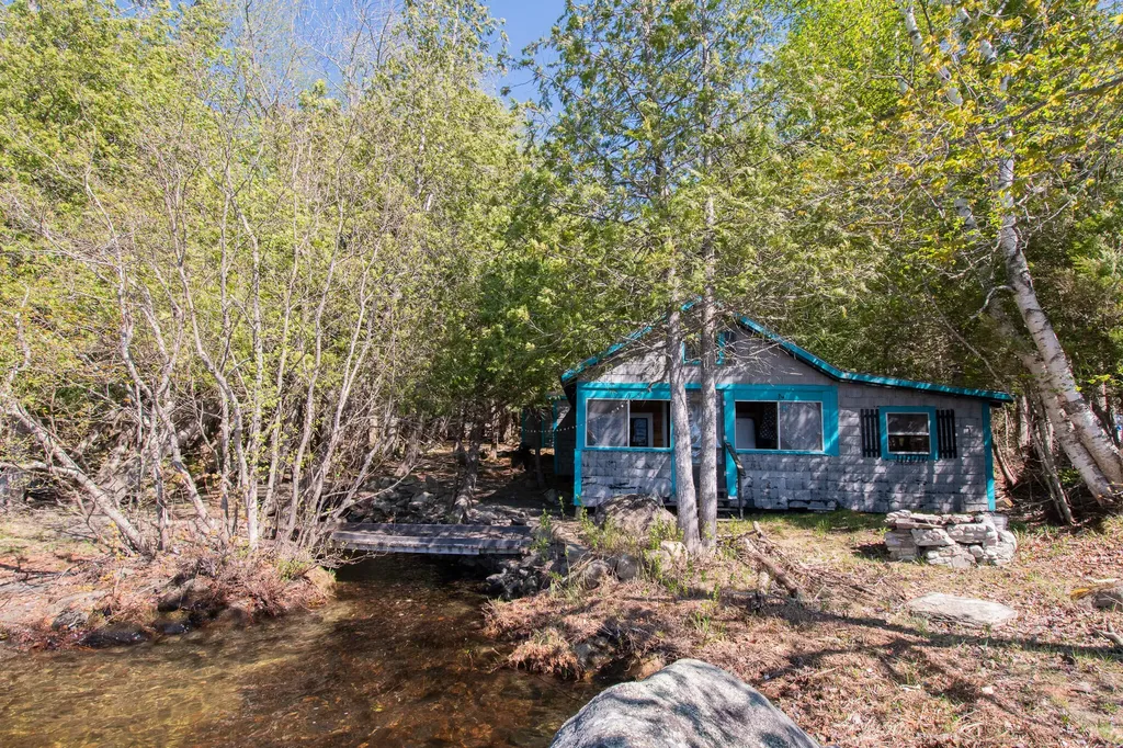15 Farrar Drive Dover-foxcroft ME 04426