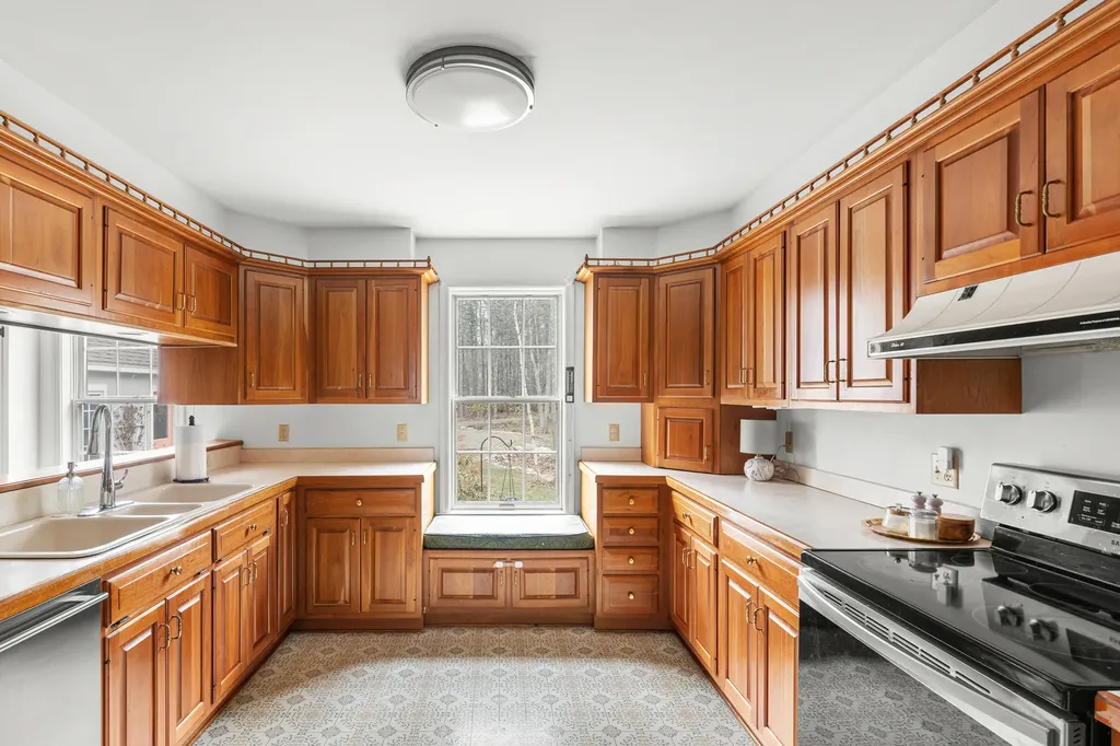 46 River Edge Drive Woolwich ME 04579