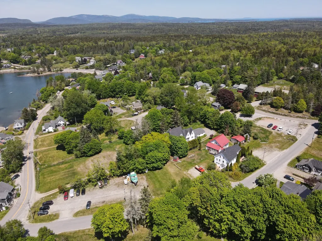 13 Mcmullen Avenue Tremont ME 04653