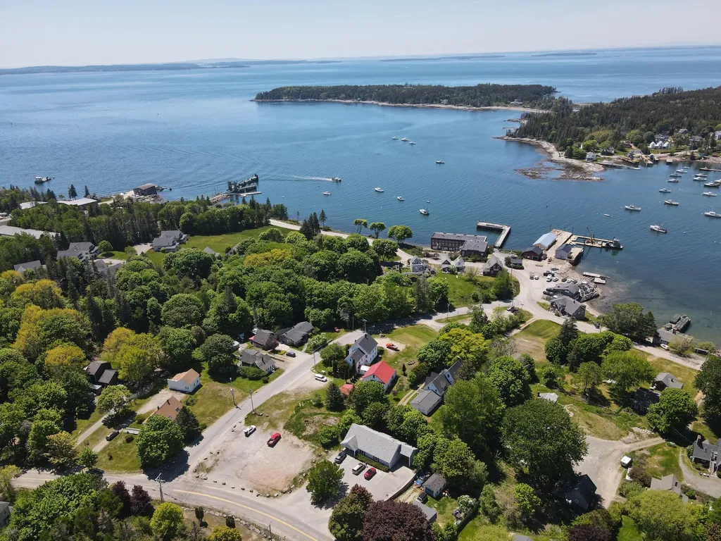 13 Mcmullen Avenue Tremont ME 04653
