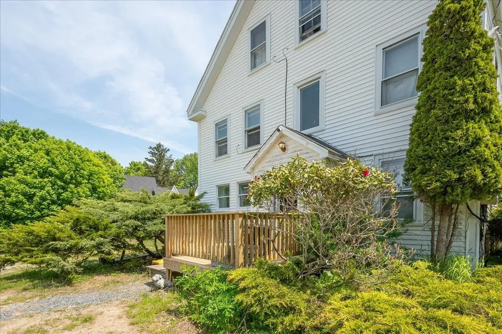 13 Mcmullen Avenue Tremont ME 04653
