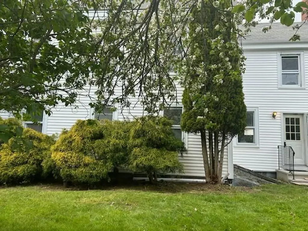 13 Mcmullen Avenue Tremont ME 04653