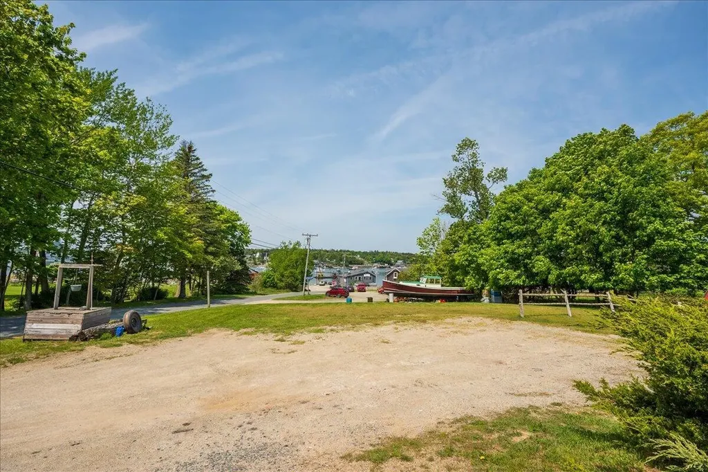 13 Mcmullen Avenue Tremont ME 04653