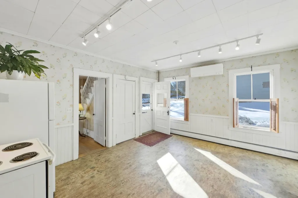 103 Chestnut Street Camden ME 04843