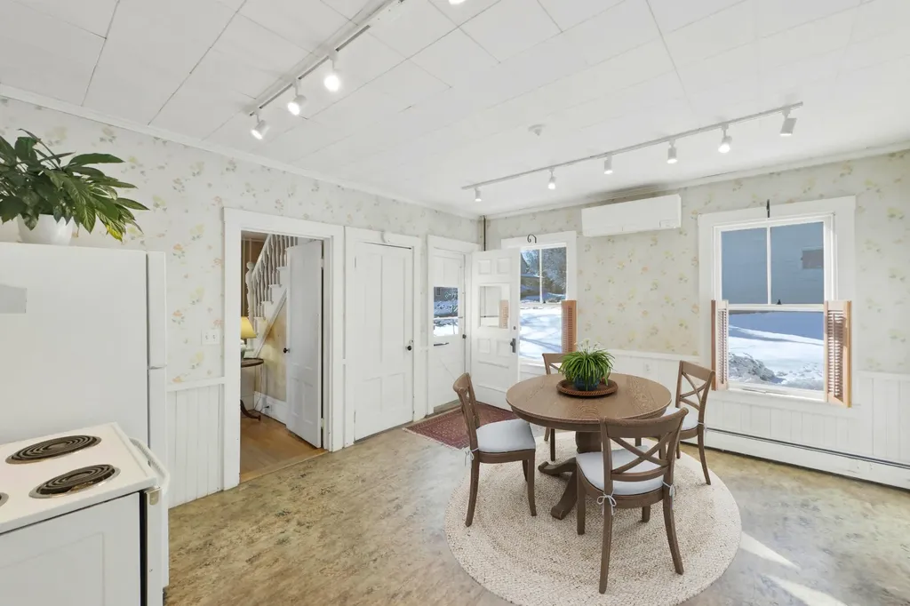103 Chestnut Street Camden ME 04843