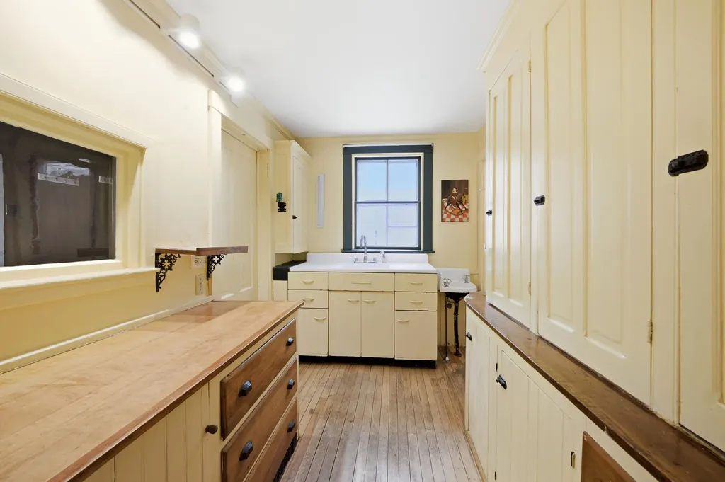 103 Chestnut Street Camden ME 04843