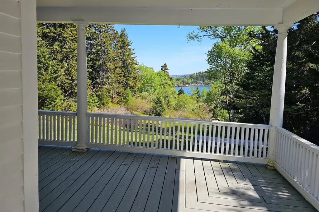 31 Green Head Lane Stonington ME 04681