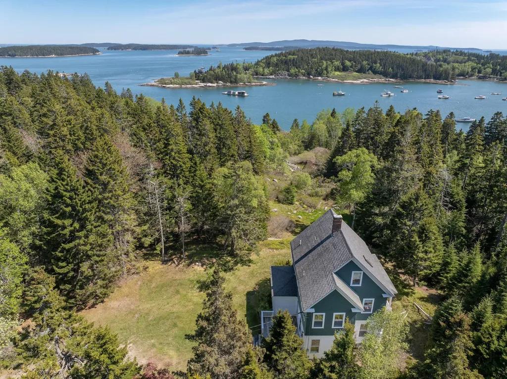 31 Green Head Lane Stonington ME 04681