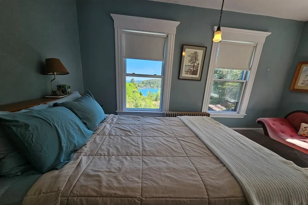 31 Green Head Lane Stonington ME 04681