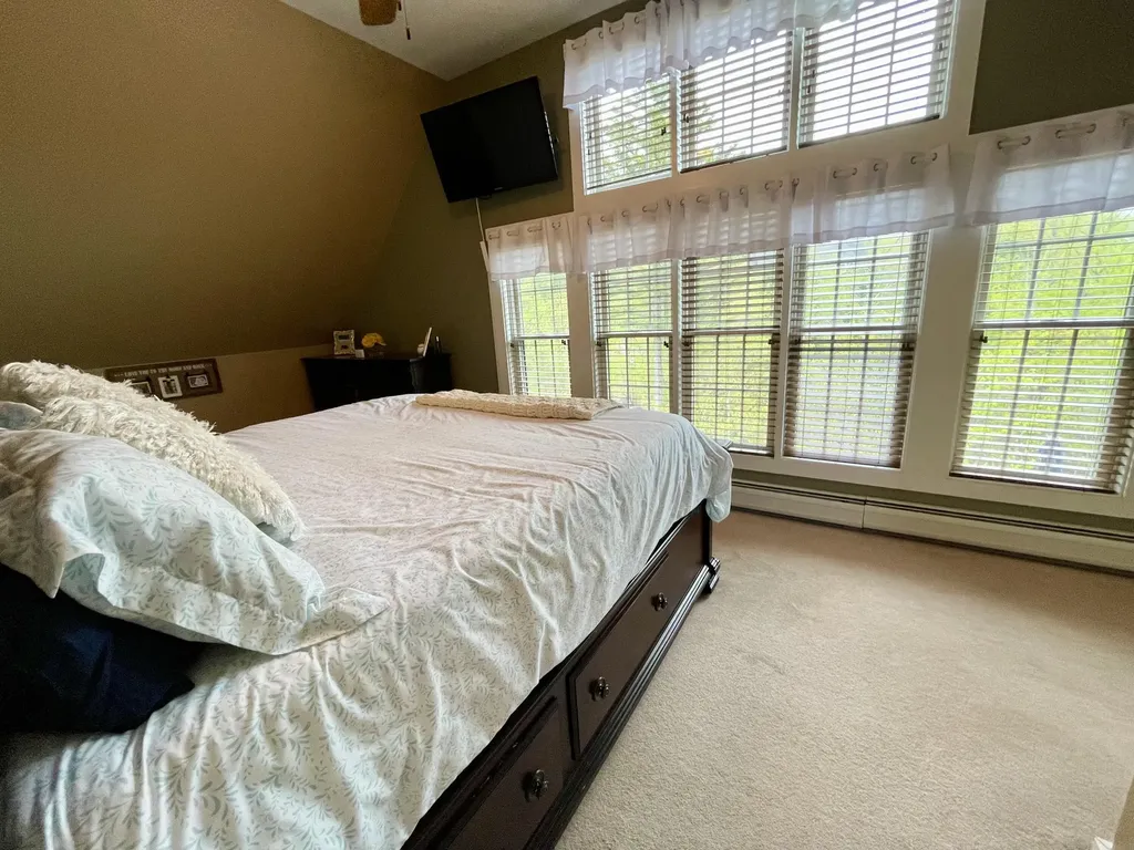 17 Rainbow Way Greenville ME 04441