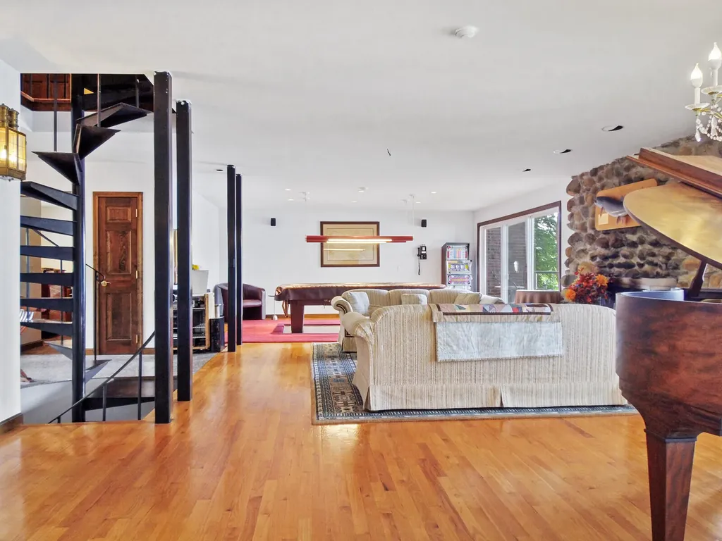 60 Abena Shore Belgrade ME 04917