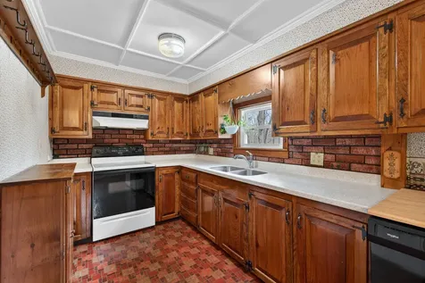 13 Grove Avenue Sanford ME 04073